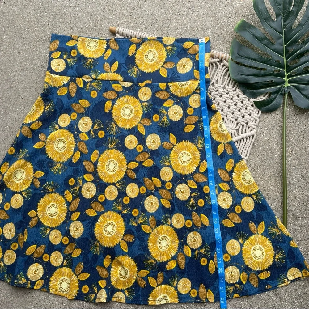 Plus Size LuLaRoe Printed Skirt Size 2XL - Picture 3 of 5